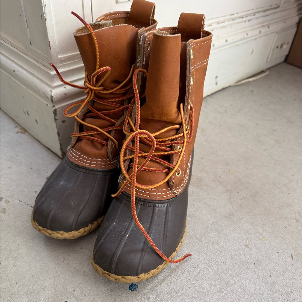 Classic LL Bean duck boots. Ladies size 5. Like new.